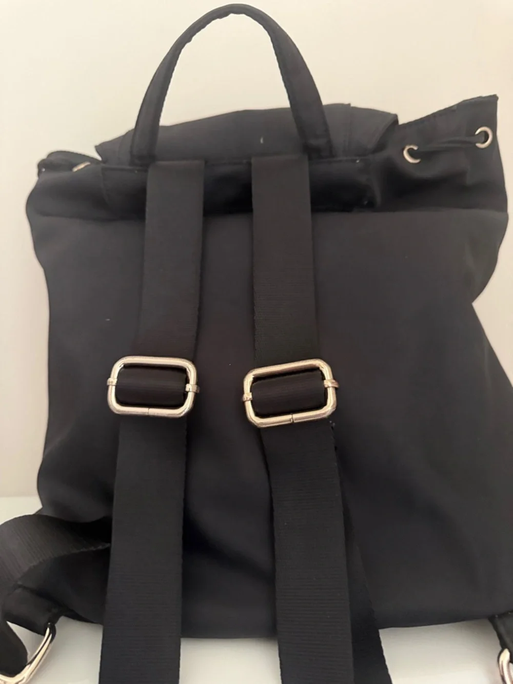 GUESS‎ Black Backpack Buckle Accent Zipper Closure Adjustable Strap Pockets